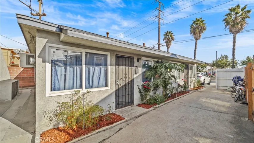6759 Cherry Avenue, Long Beach, California 90805