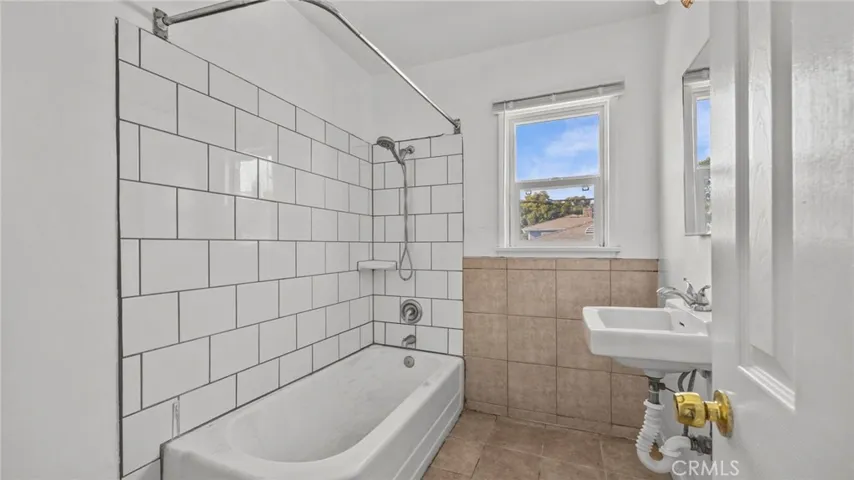 6759 Cherry Avenue, Long Beach, California 90805