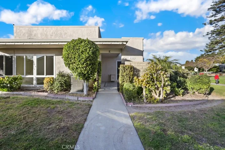 2132 Via Puerta, Laguna Woods, California 92637