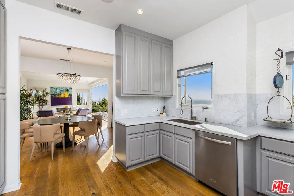 8458 Carlton Way, Los Angeles, California 90069 home-pic-8