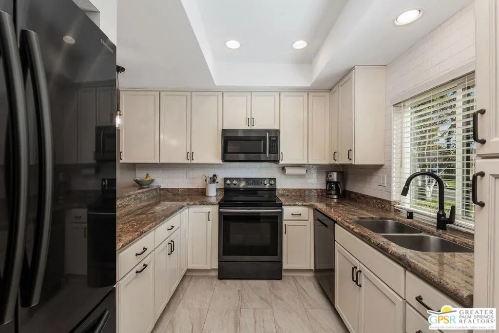 17930 Villamoura Drive, Poway, California 92064 home-pic-13