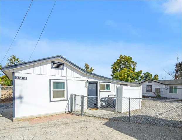 3520 Crestmore Road, Jurupa Valley, California 92509
