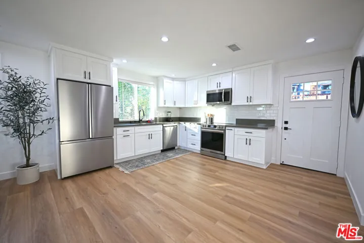 9210 Ventura Way, Chatsworth, California 91311