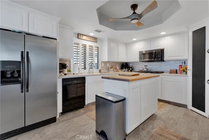26688 Blue Water Road, Helendale, California 92342