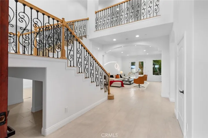 High ceiling and grand entrance