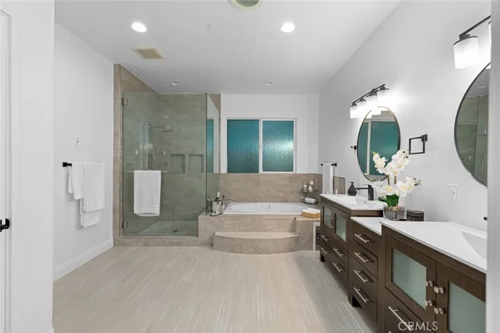 Huge grand master bath