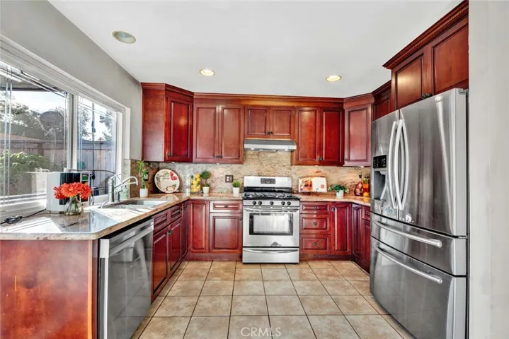 Spacious updated kitchen with under cabinet lighting