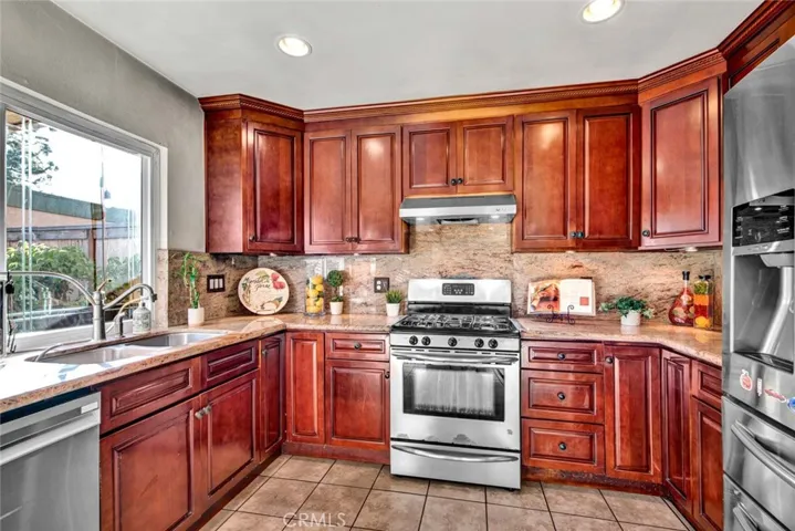 Spacious updated kitchen with under cabinet lighting