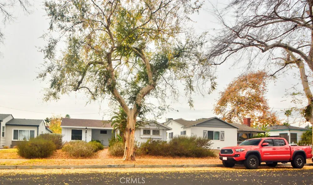 5831 Riverton Avenue, North Hollywood, California 91601 home-pic-1