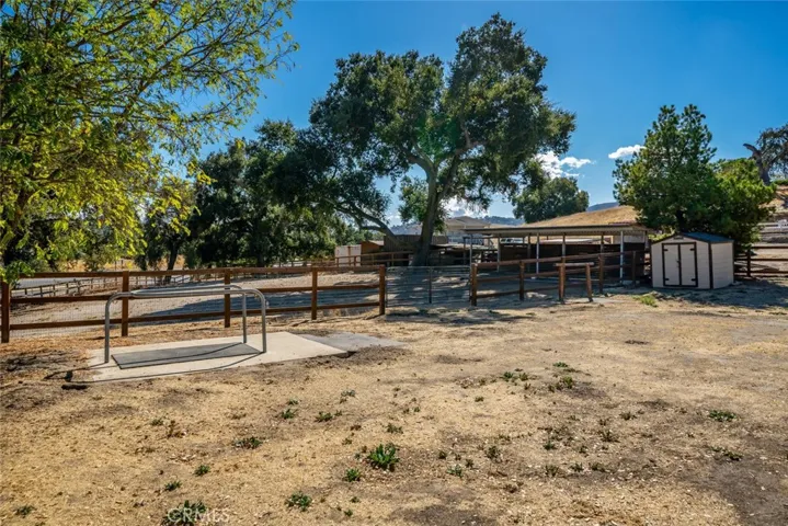 9190 La Paz Road, Atascadero, California 93422