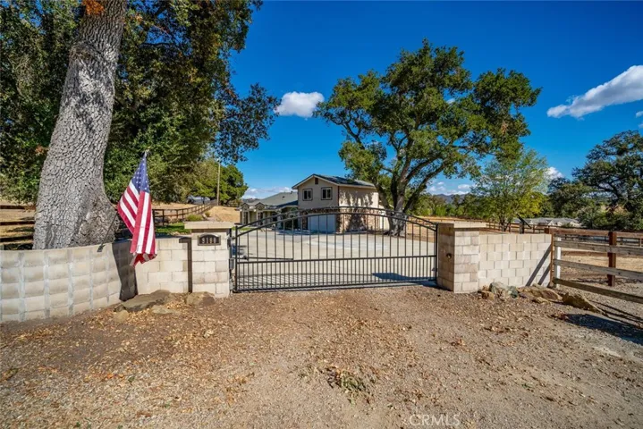 9190 La Paz Road, Atascadero, California 93422
