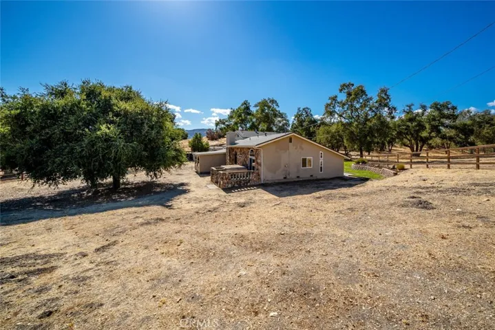9190 La Paz Road, Atascadero, California 93422