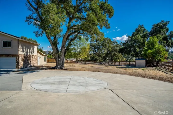 9190 La Paz Road, Atascadero, California 93422
