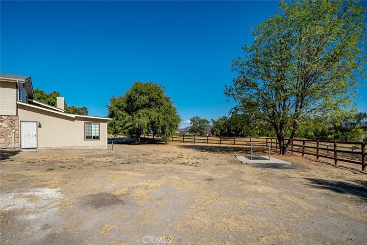 9190 La Paz Road, Atascadero, California 93422
