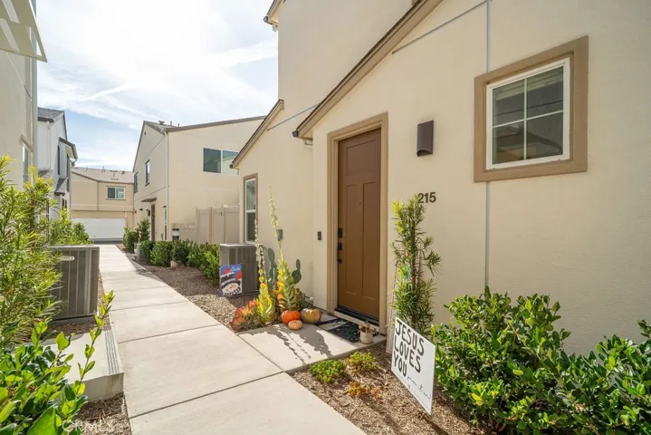 215 Foliage Pl, Fallbrook, California 92028