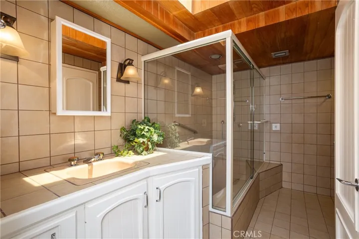 Primary Bath - En Suite
