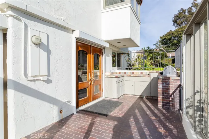 Patio with Built-ins