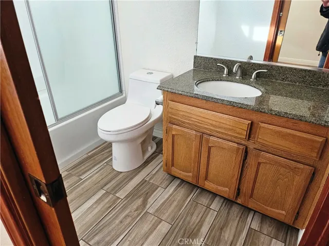 27600 Silver Lakes Parkway, Helendale, California 92342