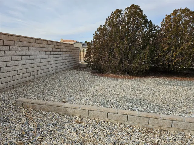 27600 Silver Lakes Parkway, Helendale, California 92342