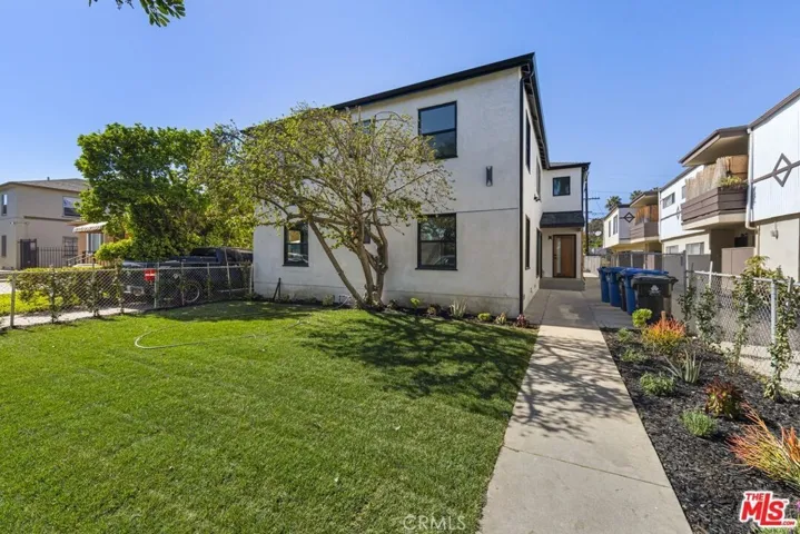 2625 Chariton Street, Los Angeles, California 90034