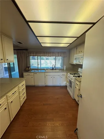1950 Silver Oak Way, Hemet, California 92545