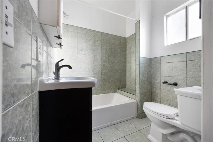 3688 Walnut Avenue, Lynwood, California 90262