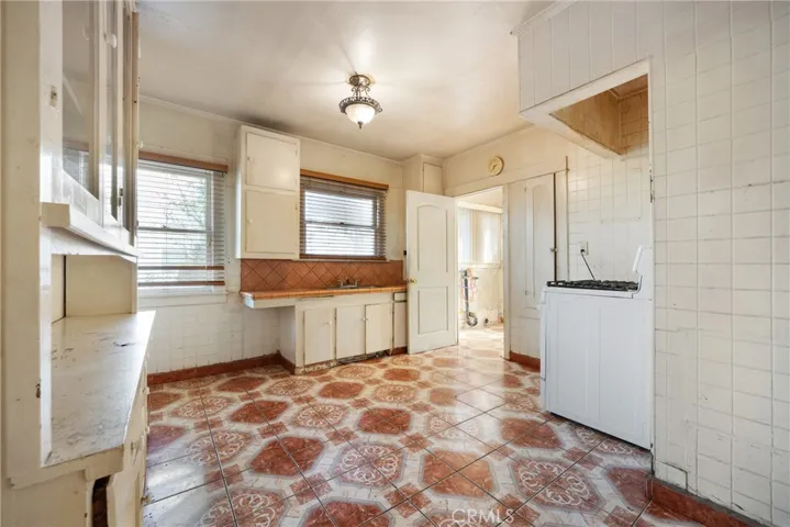 3688 Walnut Avenue, Lynwood, California 90262