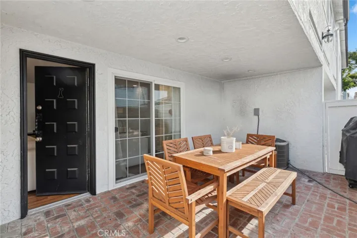 505 & 505 .5 Acacia Avenue, Corona Del Mar, California 92625