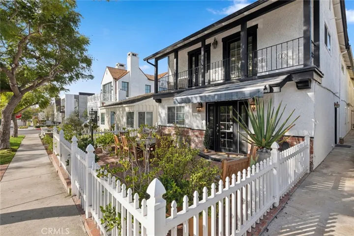 505 & 505 .5 Acacia Avenue, Corona Del Mar, California 92625