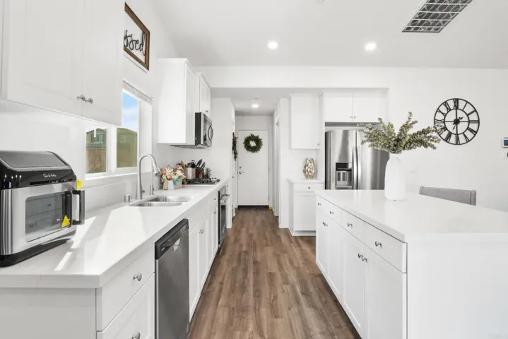 31192 Scrub Jay Road, Winchester, California 92596