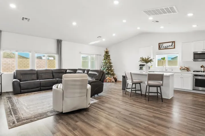 31192 Scrub Jay Road, Winchester, California 92596