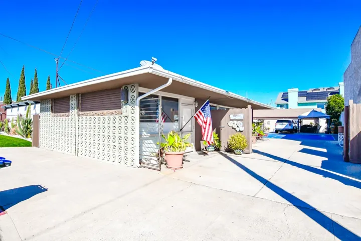132 E 18th Street, Costa Mesa, California 92627