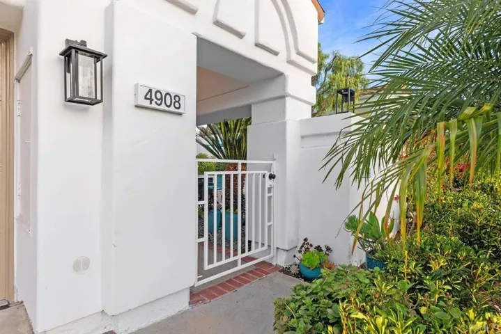 4908 Icaria Way, Oceanside, California 92056