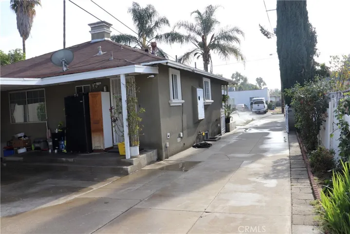 15811 Marlin Place, Lake Balboa, California 91406