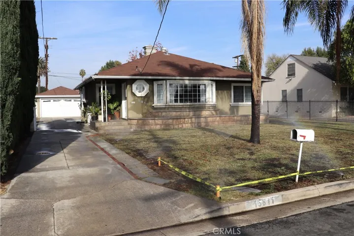 15811 Marlin Place, Lake Balboa, California 91406