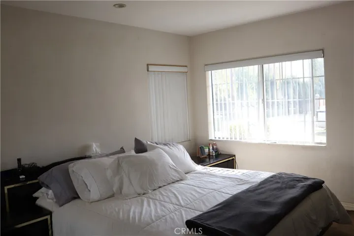 15811 Marlin Place, Lake Balboa, California 91406