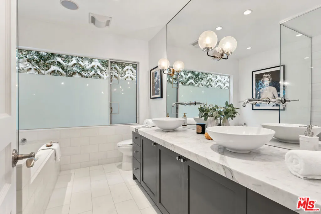 115 S La Peer Drive, Los Angeles, California 90048 home-pic-8