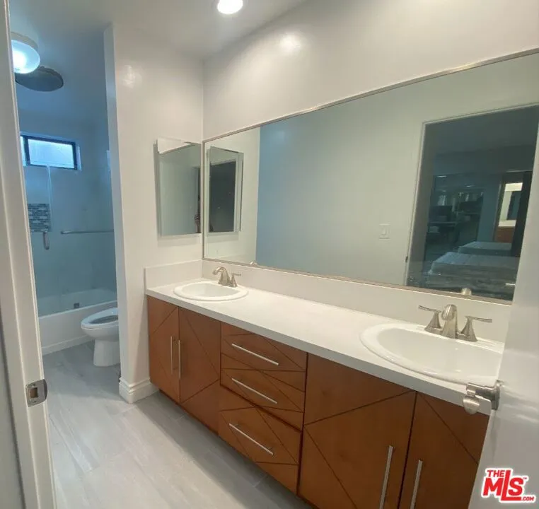 1940 N Highland Avenue 44, Los Angeles, California 90068 home-pic-7