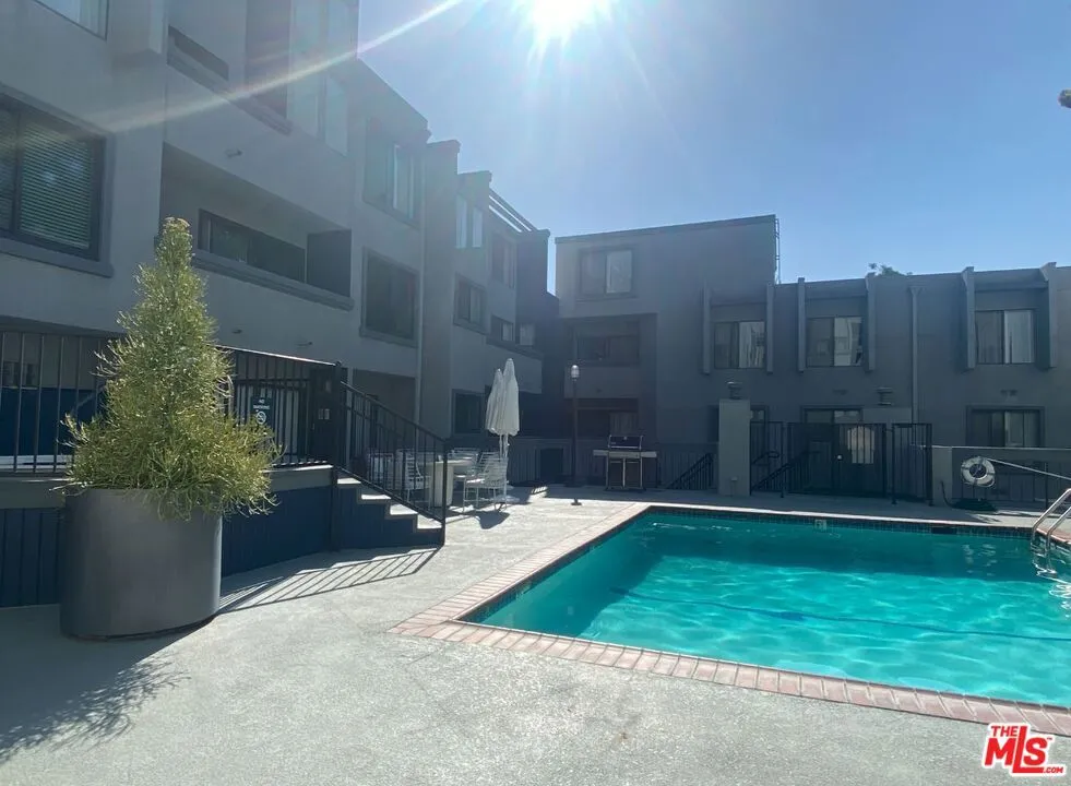 1940 N Highland Avenue 44, Los Angeles, California 90068 home-pic-0