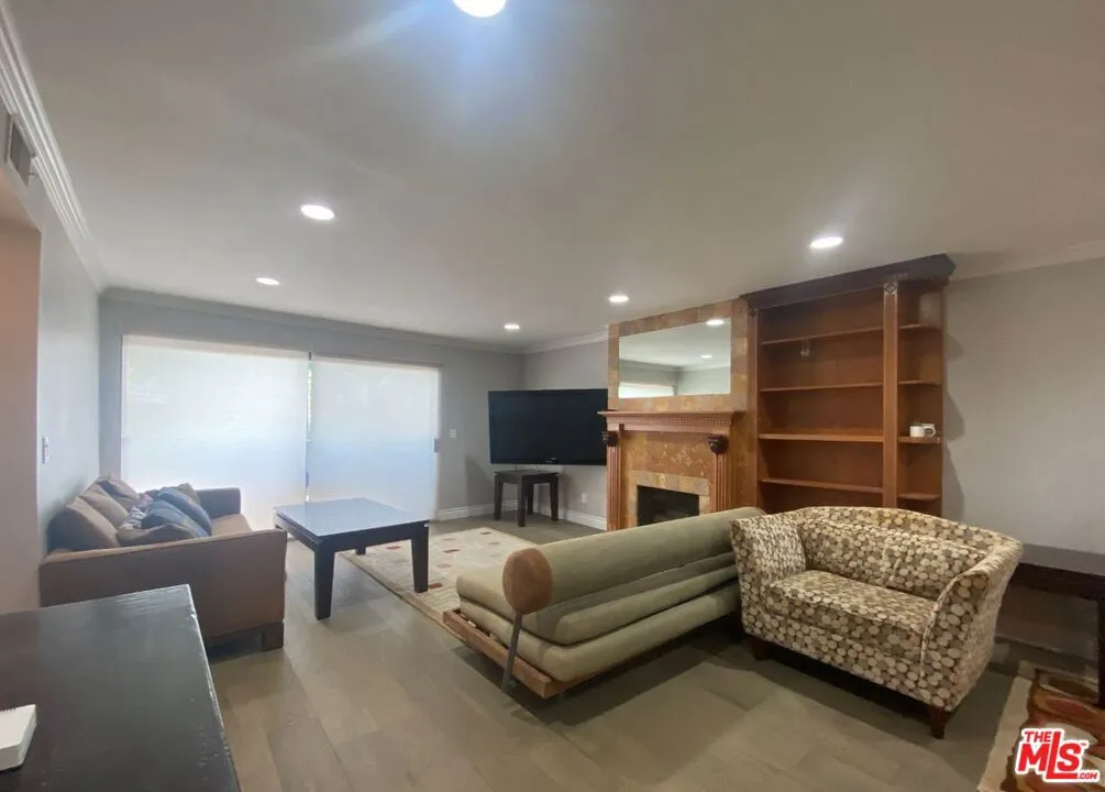 1940 N Highland Avenue 44, Los Angeles, California 90068 home-pic-1