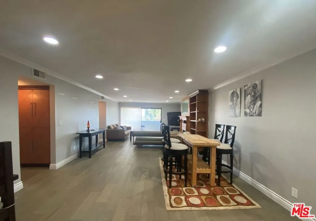 1940 N Highland Avenue 44, Los Angeles, California 90068 home-pic-3