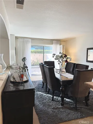 Dinning room with direct access to the patio
