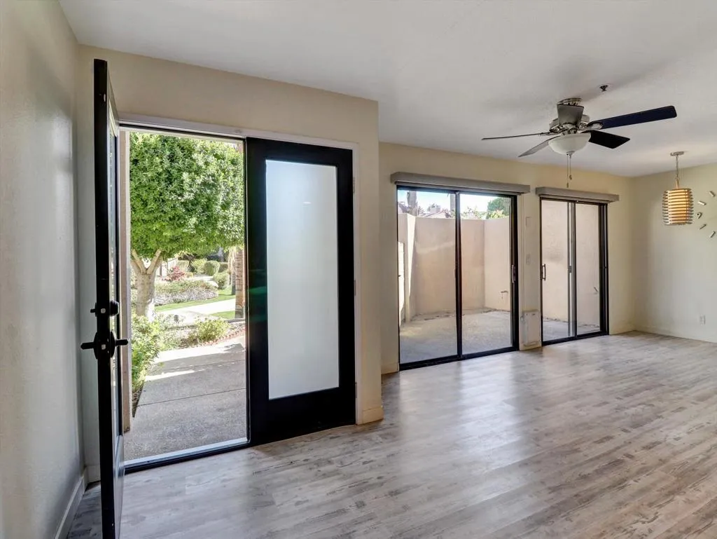 426 Village Square W, Palm Springs, California 92262 home-pic-12