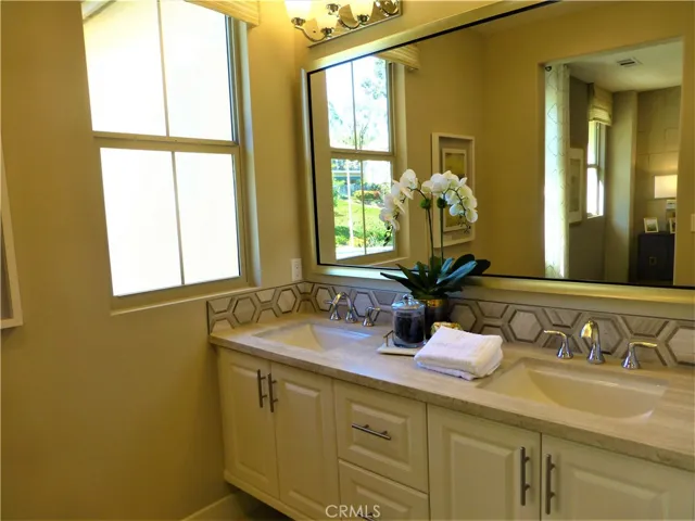 These are photos of the model home so you can have an idea of what to do with it.