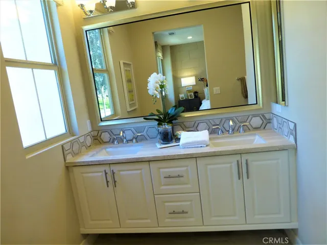 These are photos of the model home so you can have an idea of what to do with it.