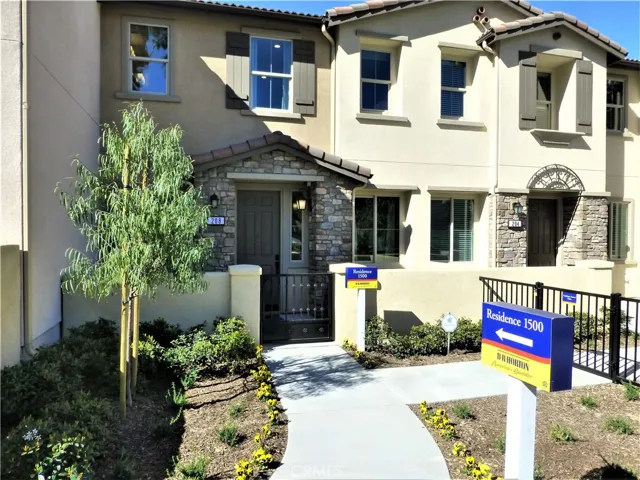 These are photos of the model home so you can have an idea of what to do with it.