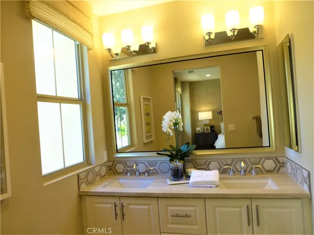 These are photos of the model home so you can have an idea of what to do with it.