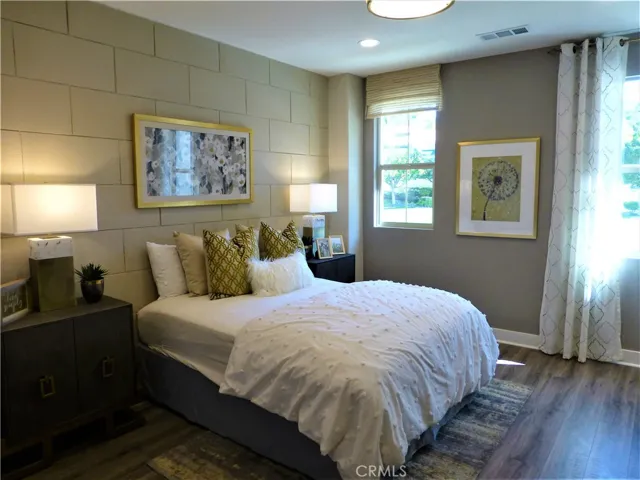 These are photos of the model home so you can have an idea of what to do with it.
