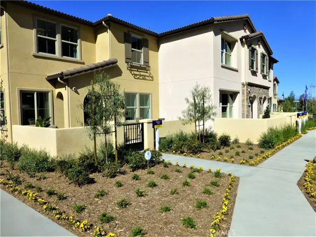 These are photos of the model home so you can have an idea of what to do with it.