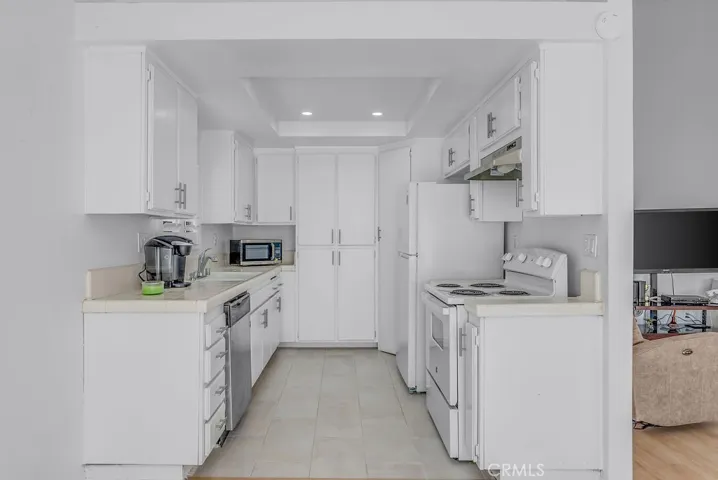 15000 Halldale Avenue 201, Gardena, California 90247